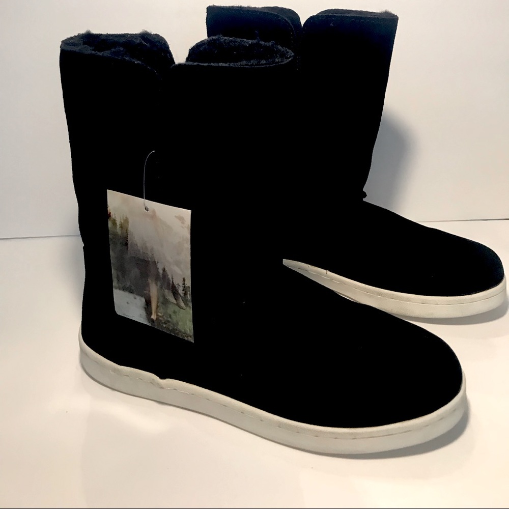 ❤️❤️NWT BEARPAW Women’s black boots. Excellent boots. New w tags